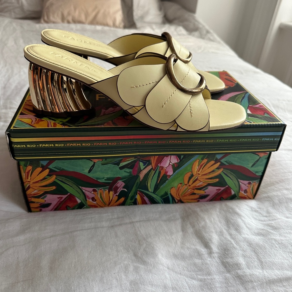 FARM Rio banana yellow daisy mules size 10